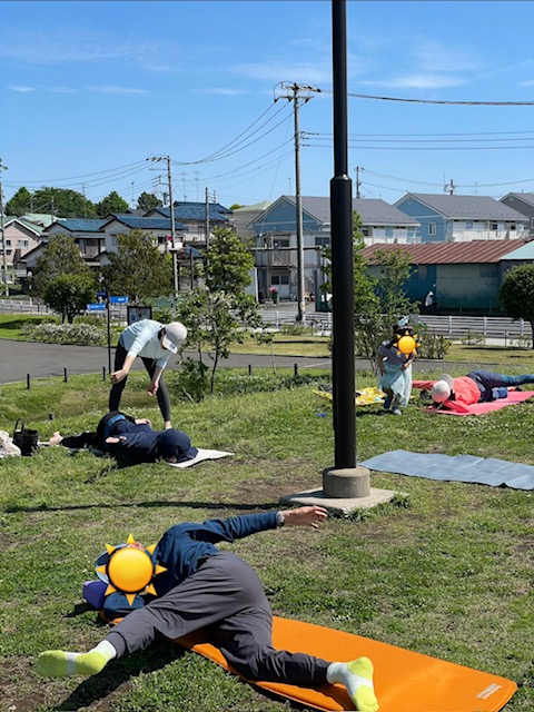 🌷彡　５月２日の青空ピラティスは五月晴れの元で開催されました　🌷彡　　　　　　　　　　　　　　　　　　　　　　　　　　　　　